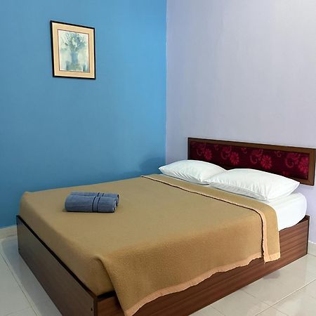 Rayyan'S Roomstay Pantai Kok Extérieur photo